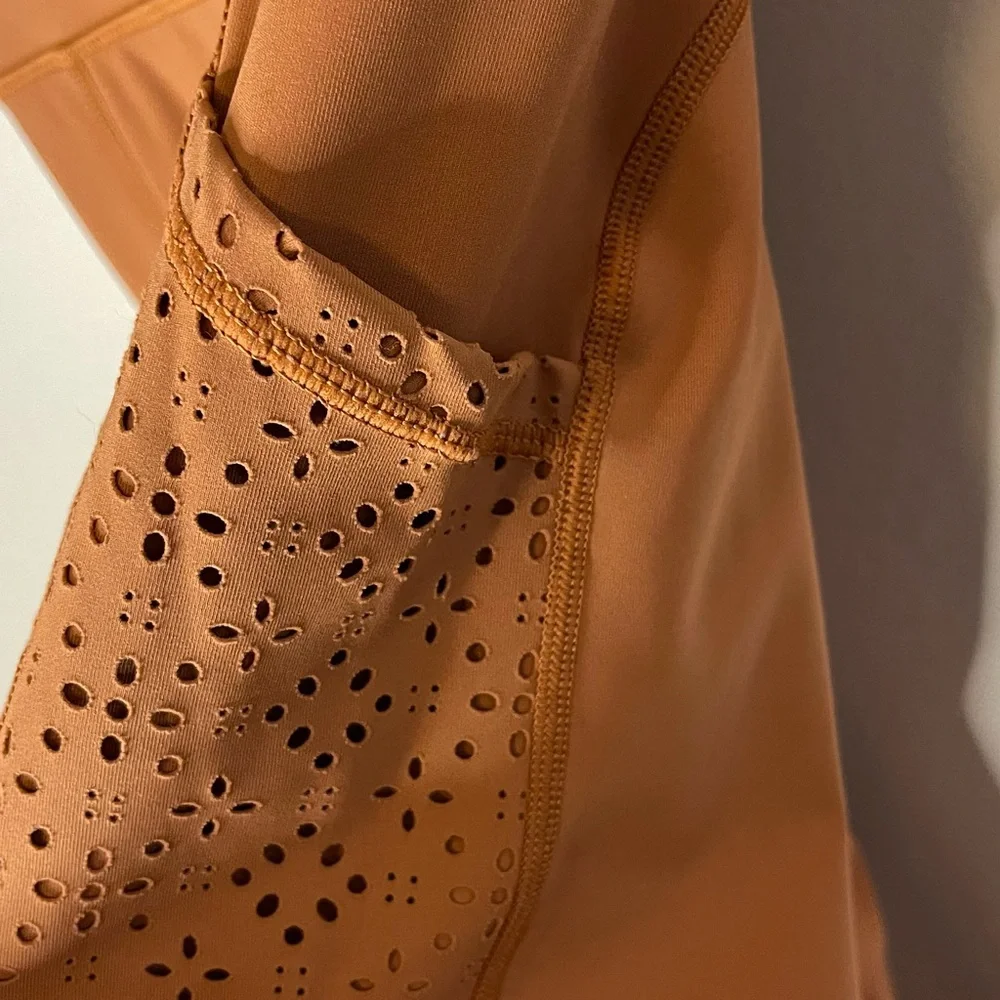 aerie move eyelet